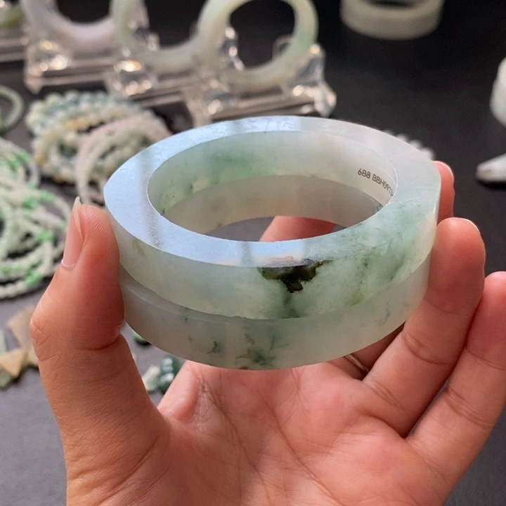 未镶嵌翡翠手镯定制翡翠