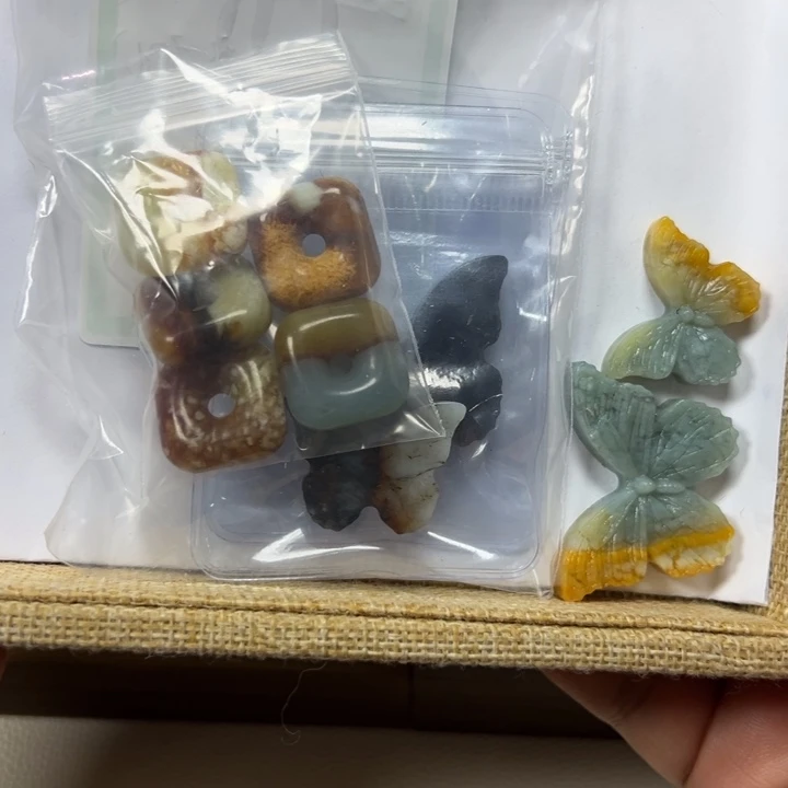 ᰔ***褚蛇纹石玉未镶嵌颈饰