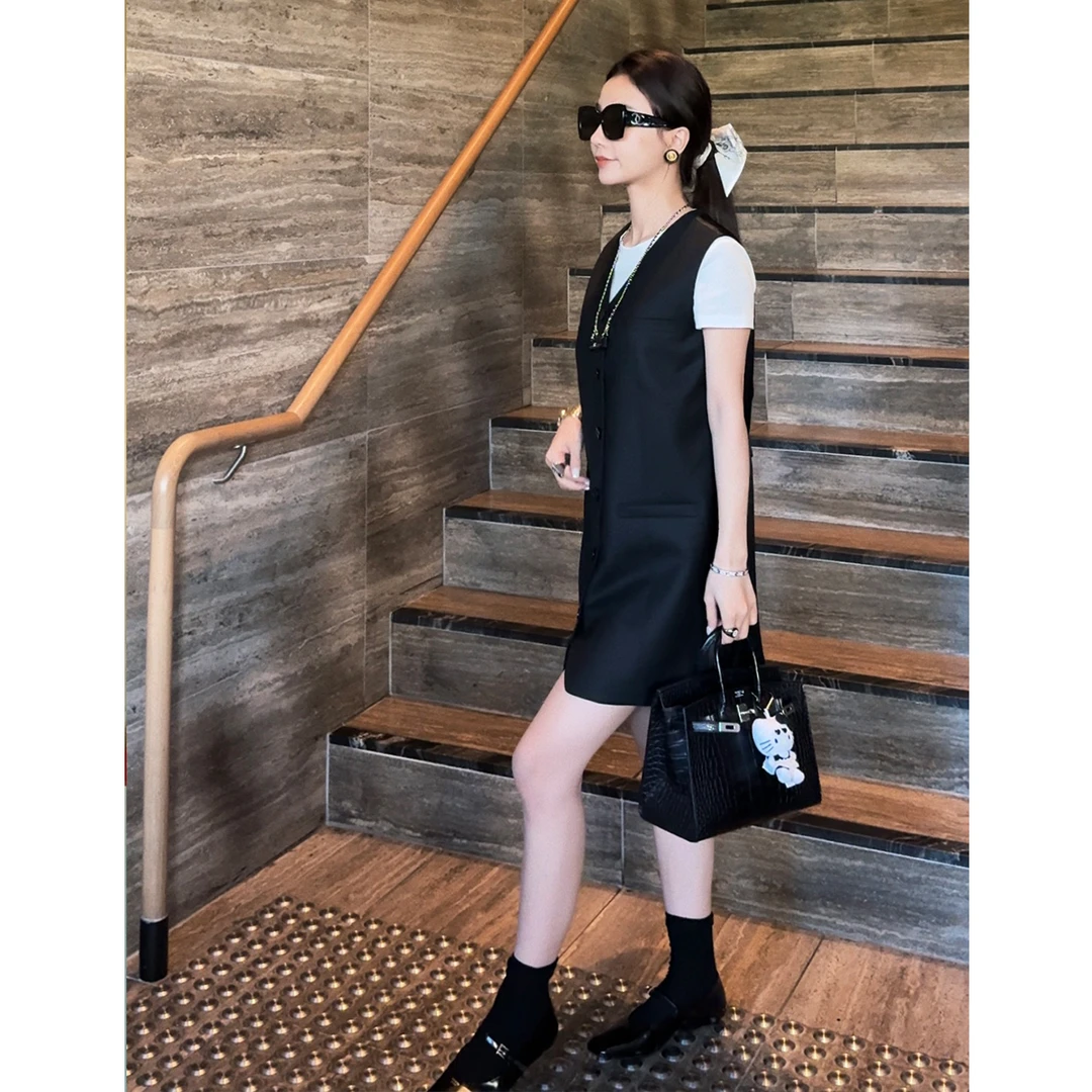 COCO ZONE 刘一一“维多利亚”新款高级V领排扣无袖马夹ACD1A0196