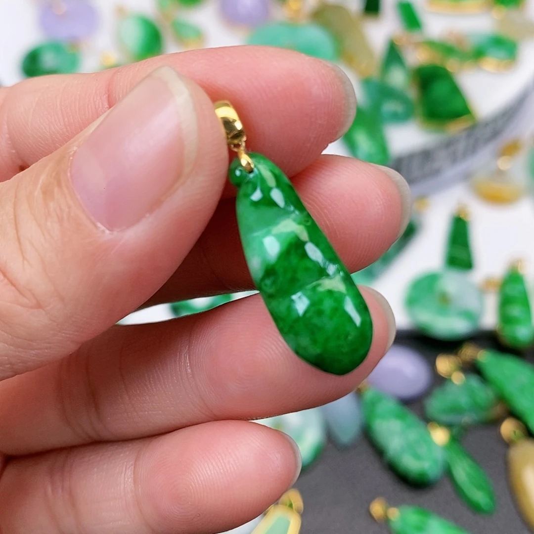 翡翠吊坠(不含链)18K金镶嵌