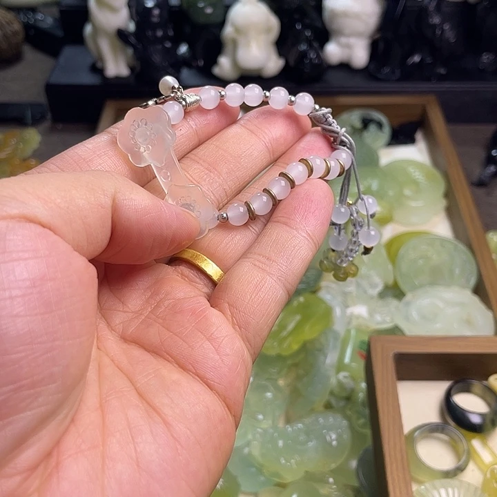 未镶嵌蛇纹石玉颈饰