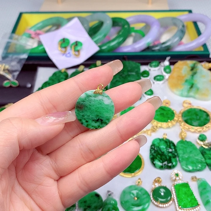 翡翠颈饰银S925镶嵌翡翠