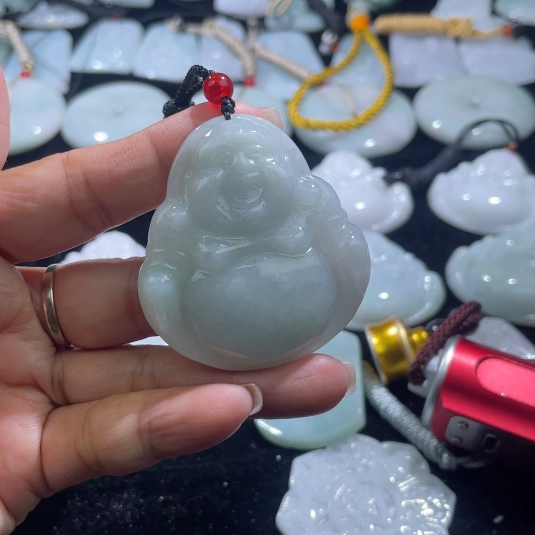 翡翠未镶嵌颈饰佛公