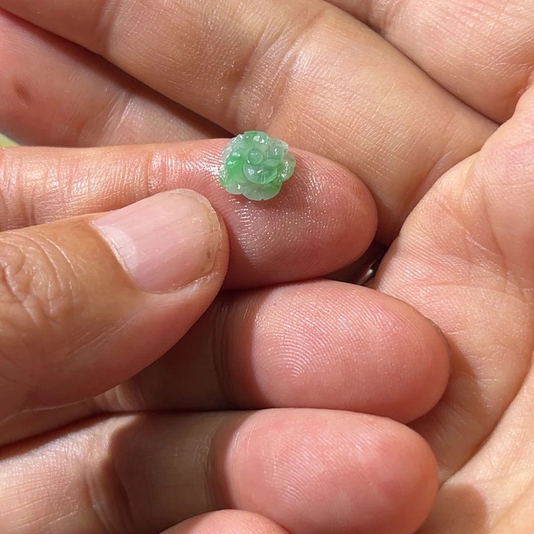 定制翡翠未镶嵌花