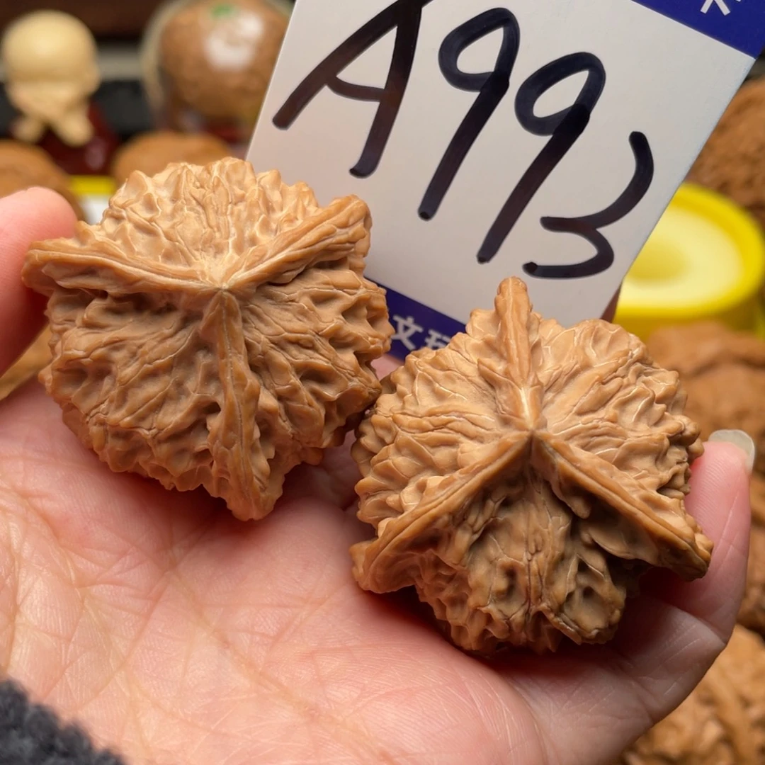 闪***物把件桃核盘山三棱40