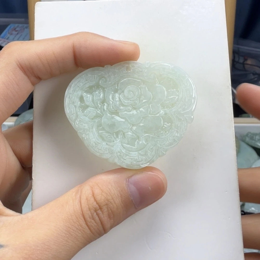 翡翠挂件未镶嵌翡翠