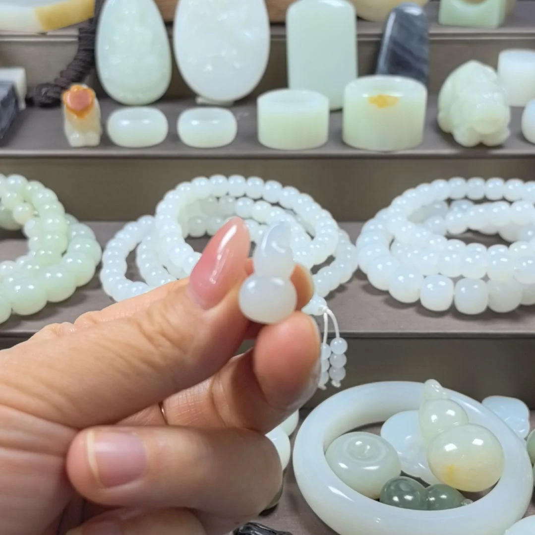 佛***玉和田玉未镶嵌颈饰