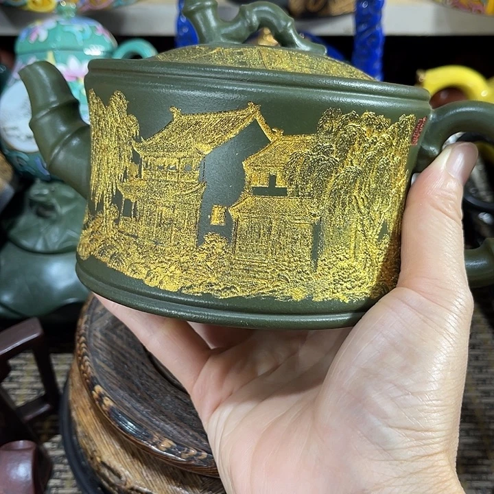 茶壶紫砂原矿泥料手工制作的一把紫砂壶。