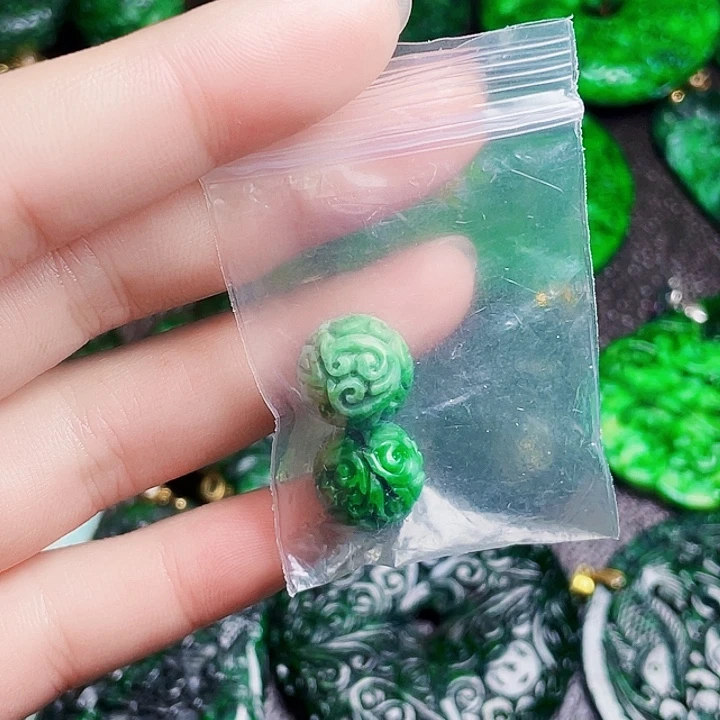 翡翠未镶嵌颈饰多样性