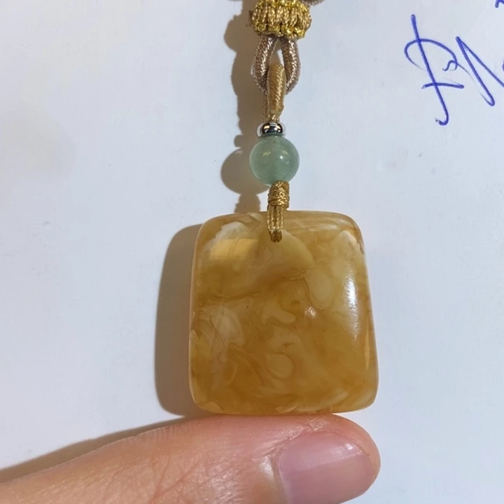 未镶嵌琥珀珠宝奇石