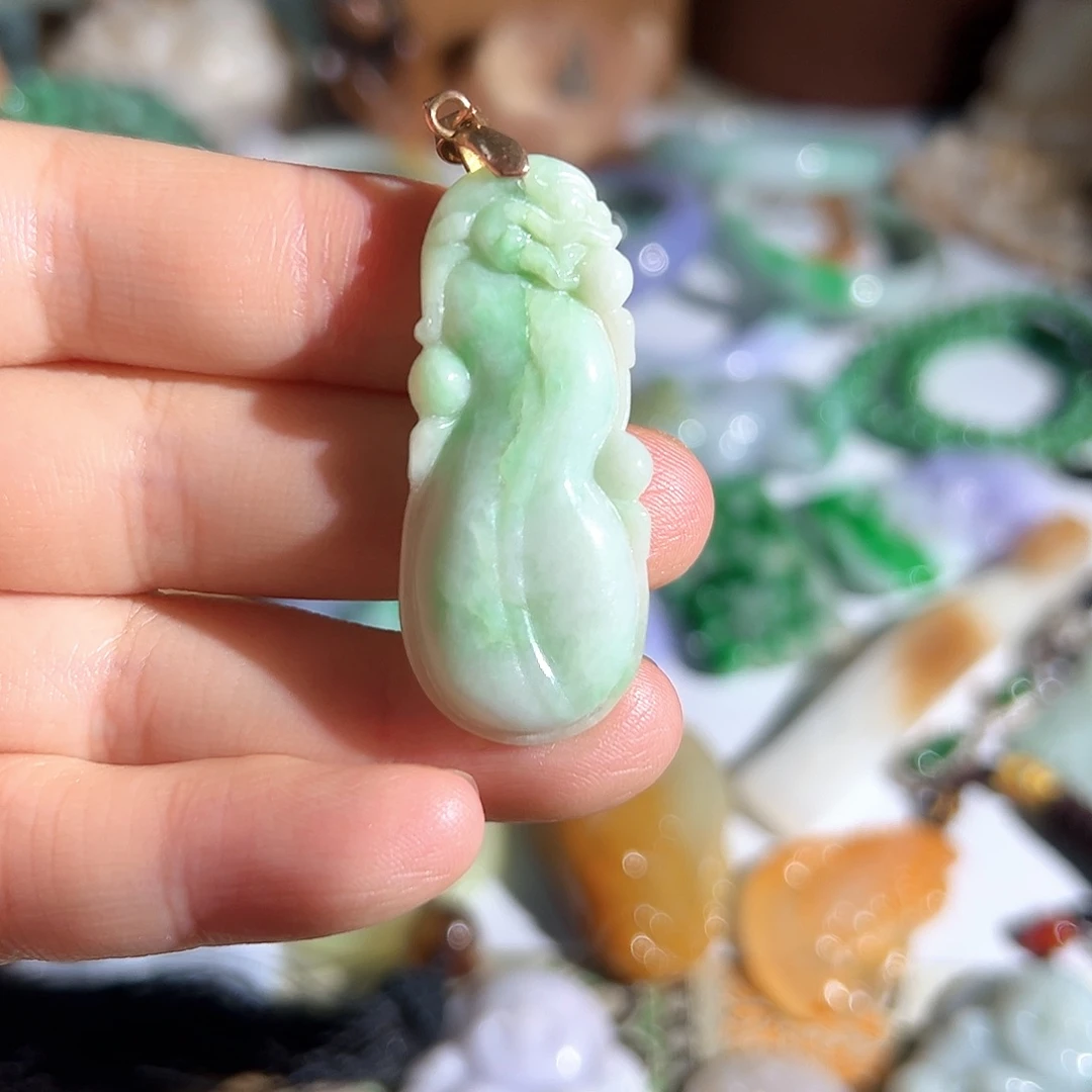 翡翠未镶嵌颈饰翡翠飘绿
