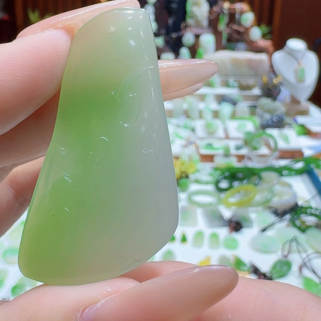 和田玉（翠青玉）高冰随形挂件未镶嵌