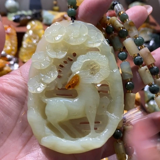 蛇纹石玉未镶嵌颈饰