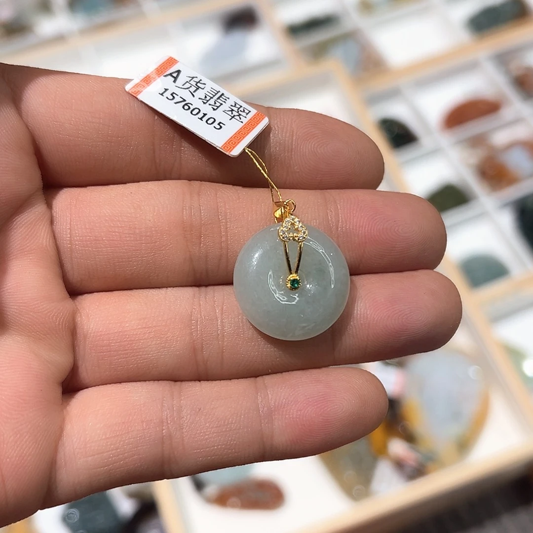 翡翠未镶嵌颈饰挂件