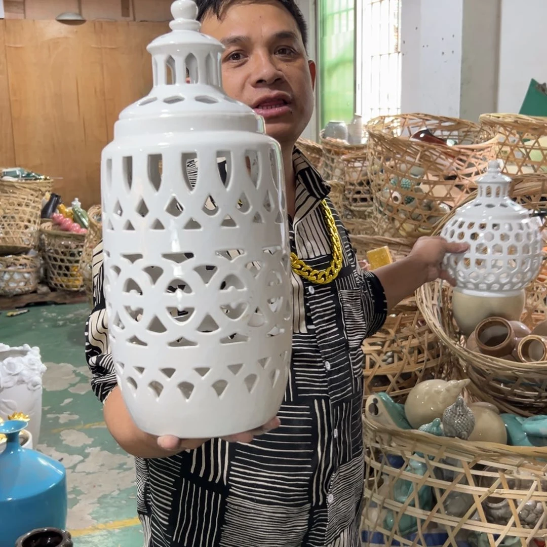 摆件40 号高中低温陶瓷瓶（部分微瑕）