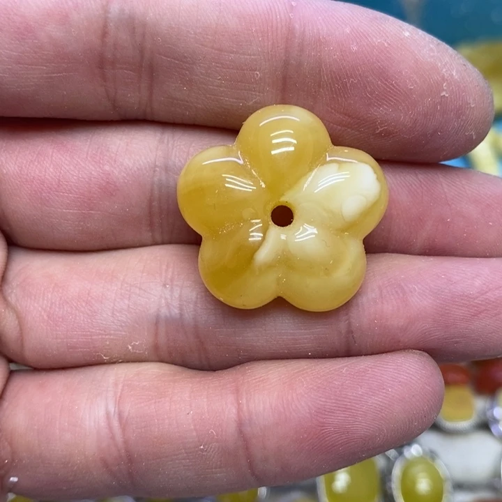 蜜蜡裸石未镶嵌吊坠