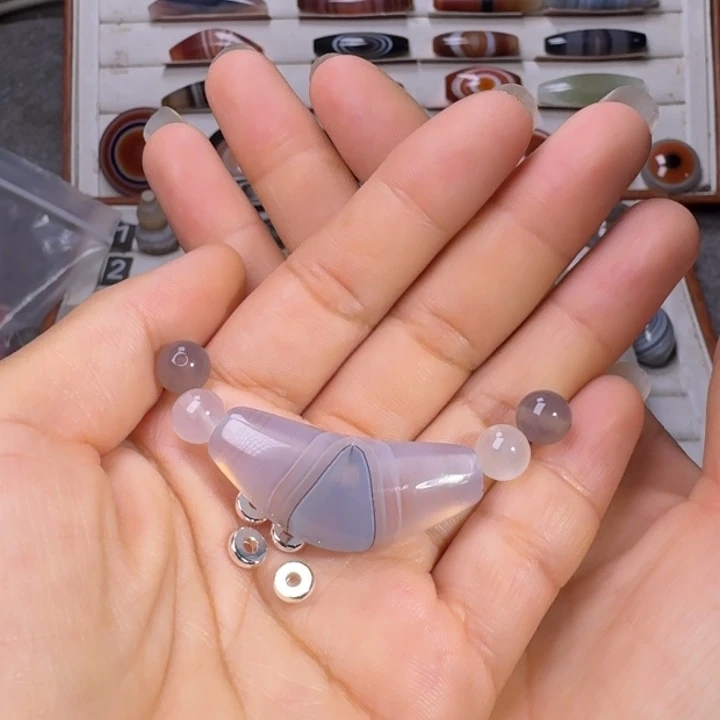 嗝***玛瑙/玉髓颈饰未镶嵌