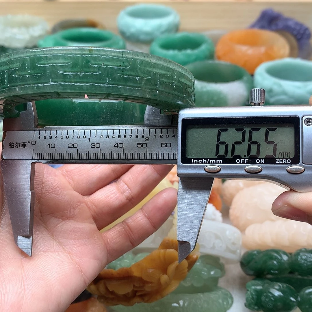 未镶嵌手镯石英质玉