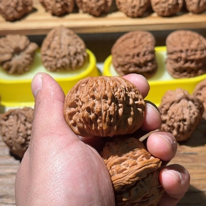 魏****吊坠猴头核桃四座楼