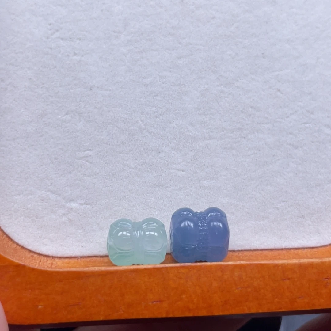 牵****翡翠未镶嵌颈饰并蒂莲多样性链接发其一