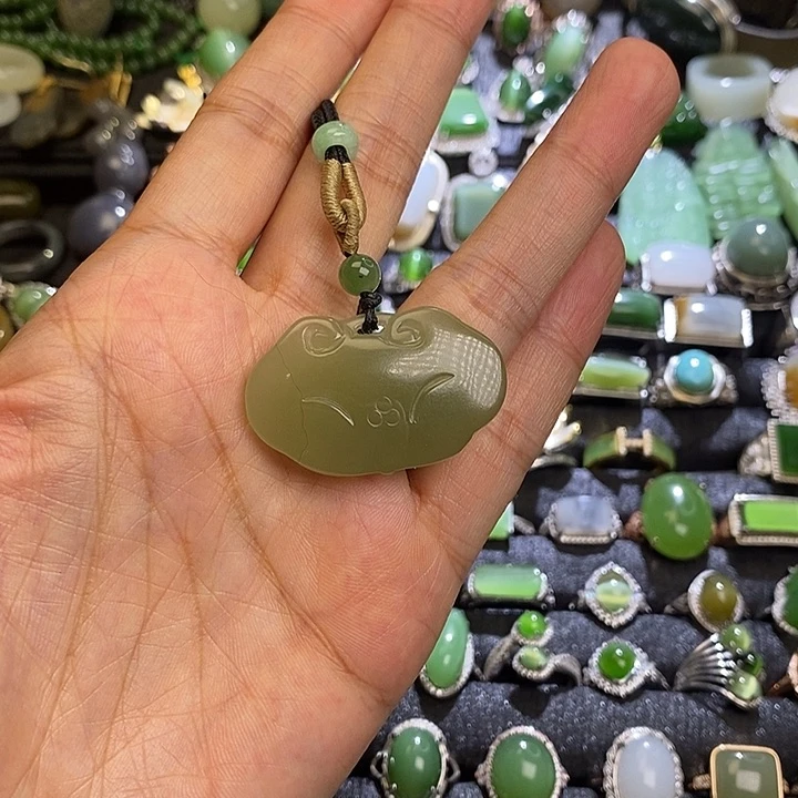 和田玉未镶嵌挂件