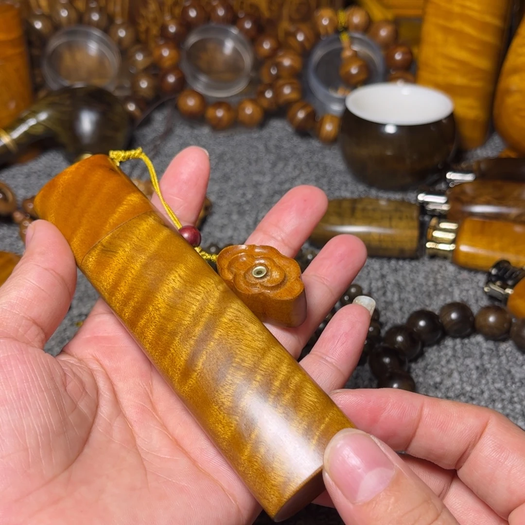 金丝楠香筒香插花纹