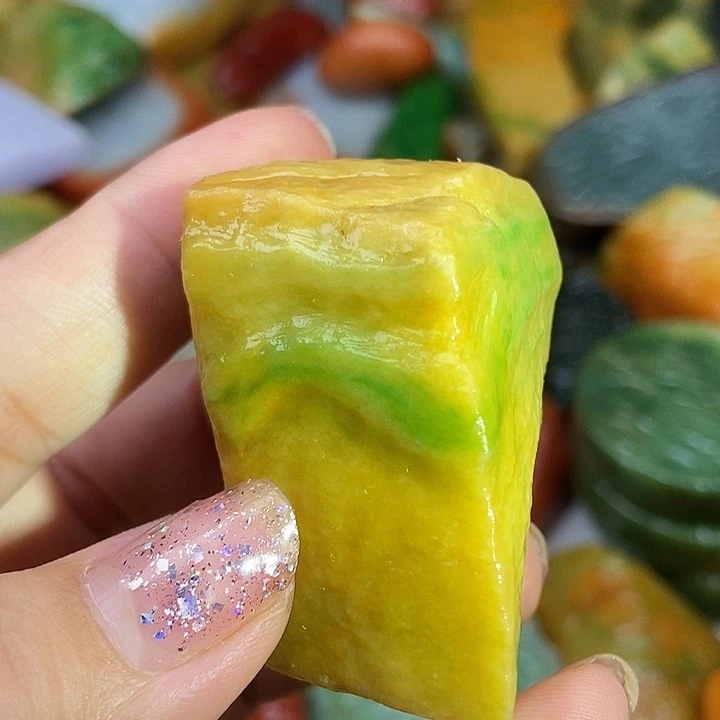 翡翠未镶嵌颈饰缅甸