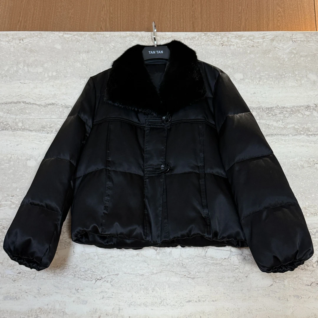 TANTAN短款时尚休闲黑色冬季水貂毛领羽绒服4137