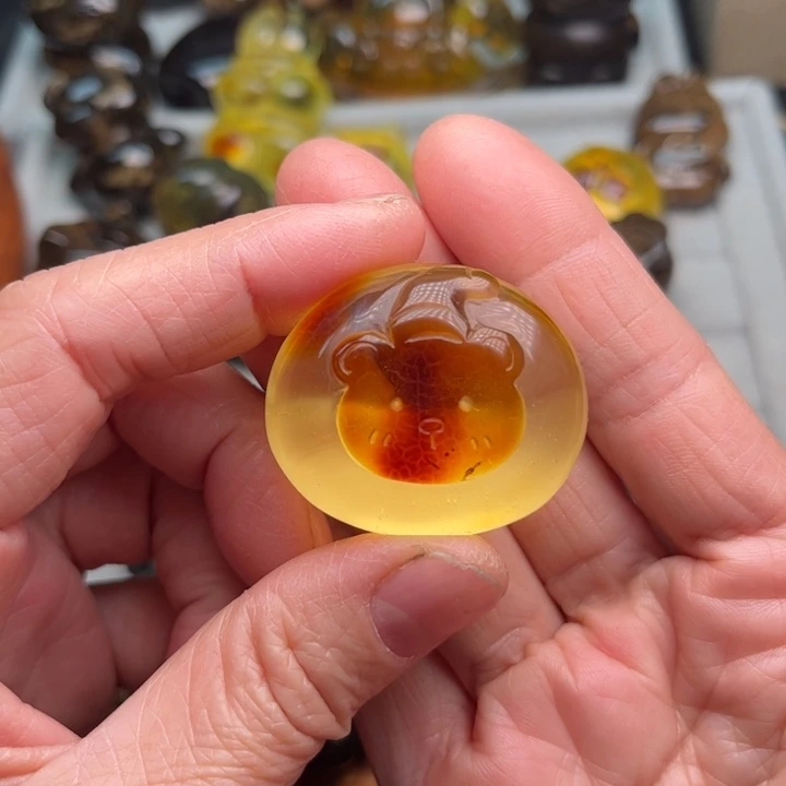 琥珀未镶嵌颈饰熊头