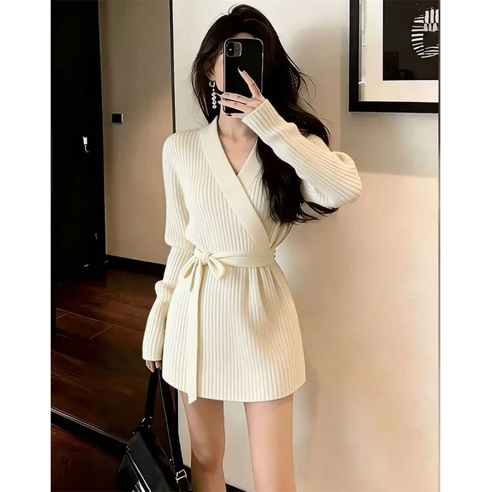 INS CEC法式米白色V领系带针织连衣裙初冬复古气质收腰a字短裙子