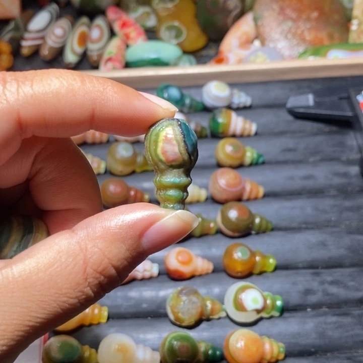 颈饰未镶嵌石英质玉