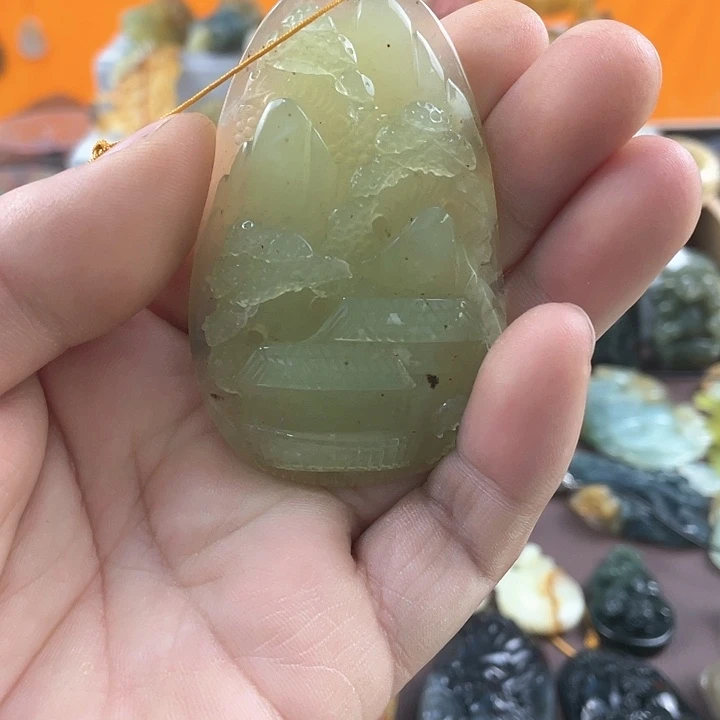 蛇纹石玉颈饰未镶嵌