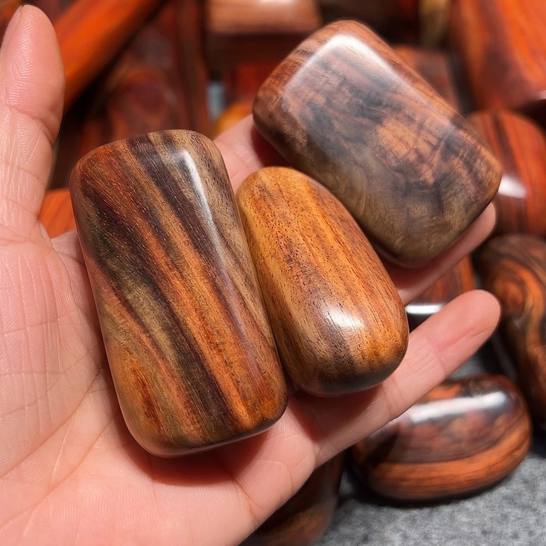 白***芷交趾黄檀（大红酸枝）