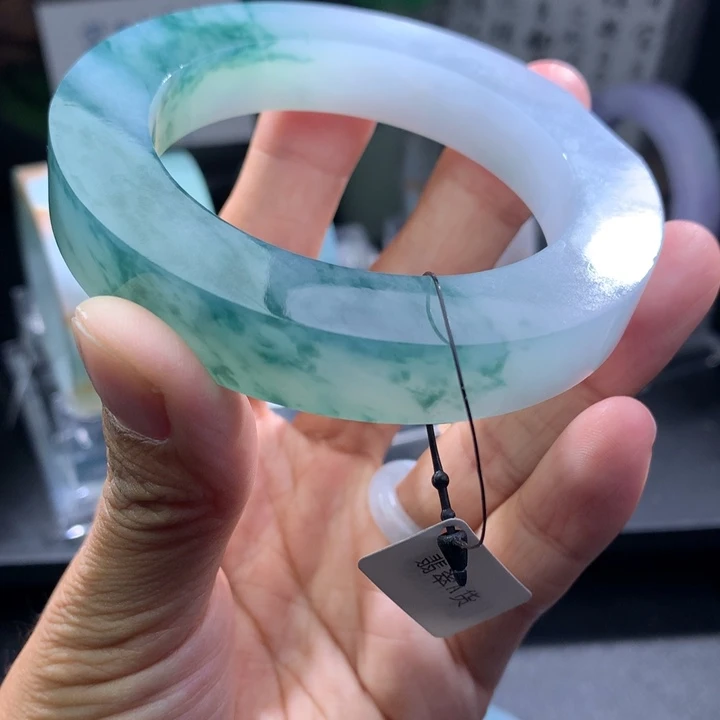 定制翡翠未镶嵌翡翠手镯