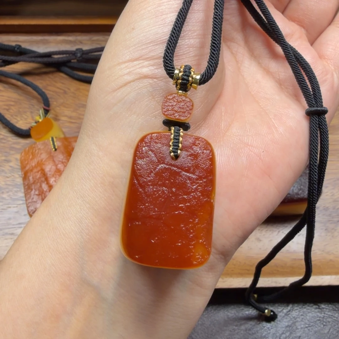 琥珀未镶嵌吊坠(赠链)