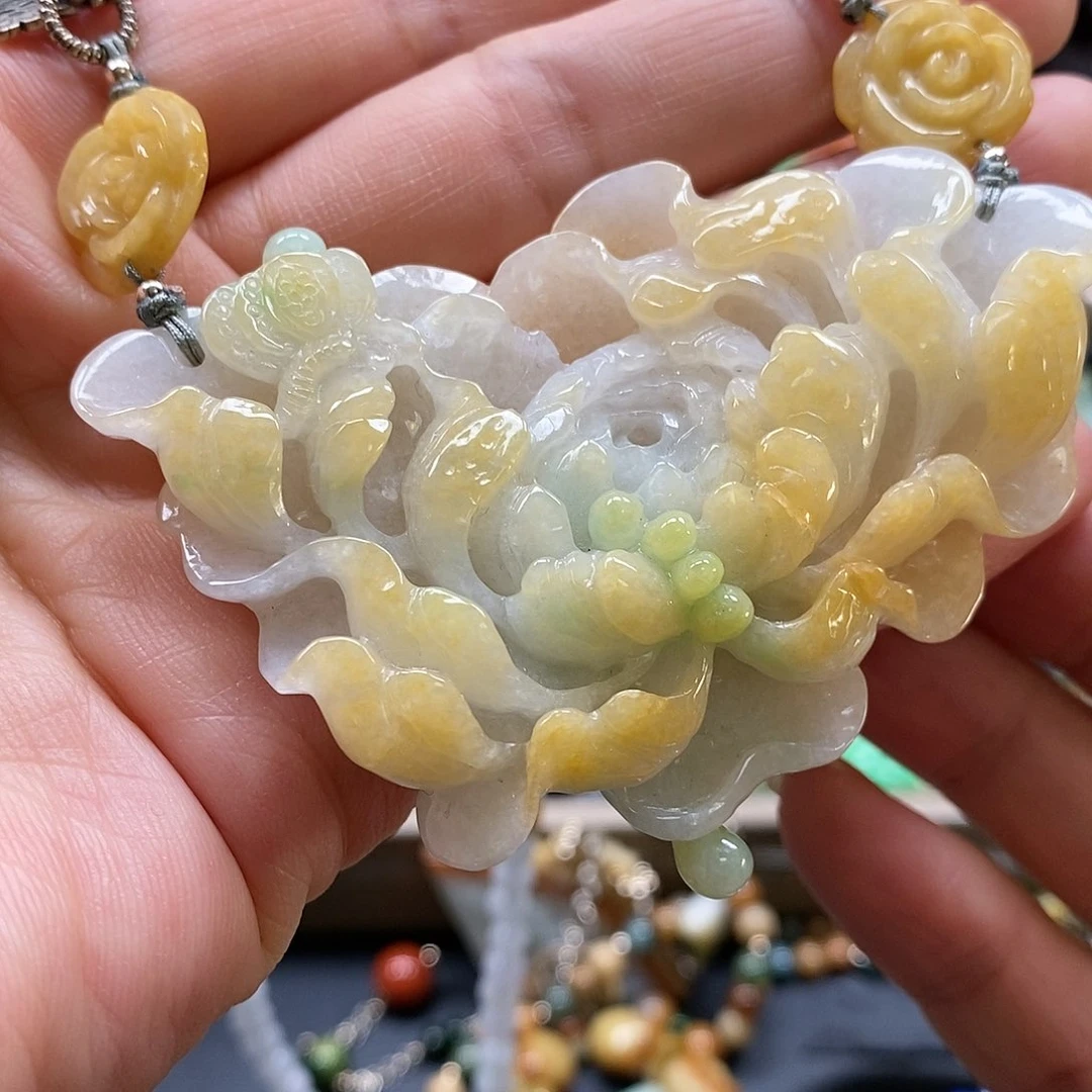 翡翠颈饰未镶嵌翡翠