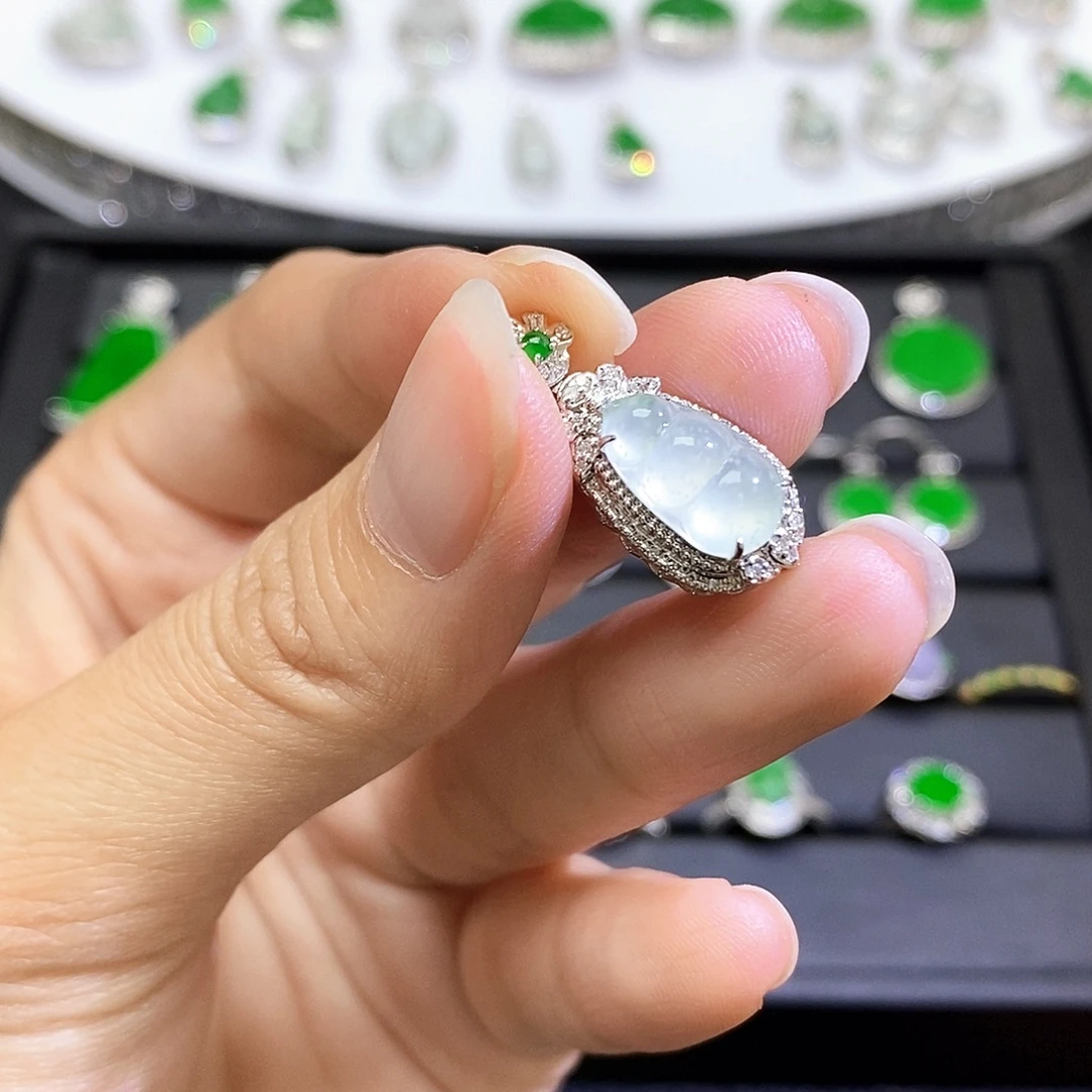 翡翠18K金镶嵌吊坠(不含链)