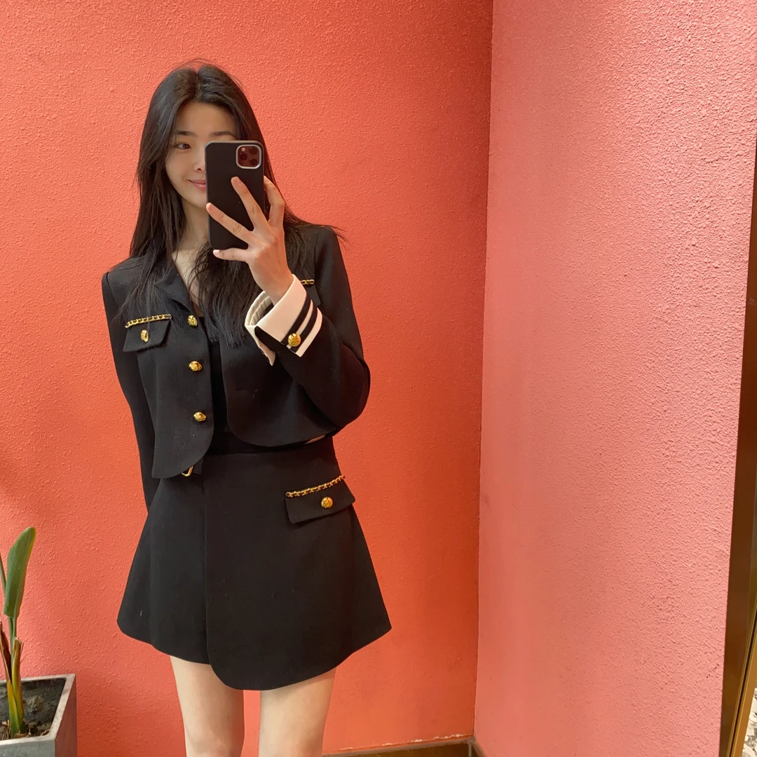 （默茗服装）撞色白袖金链条套装