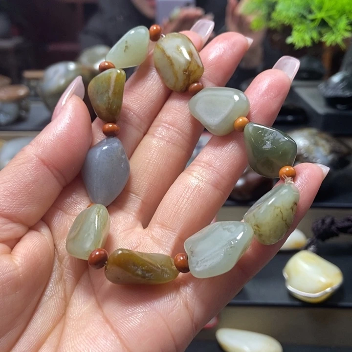 和田玉未镶嵌手串