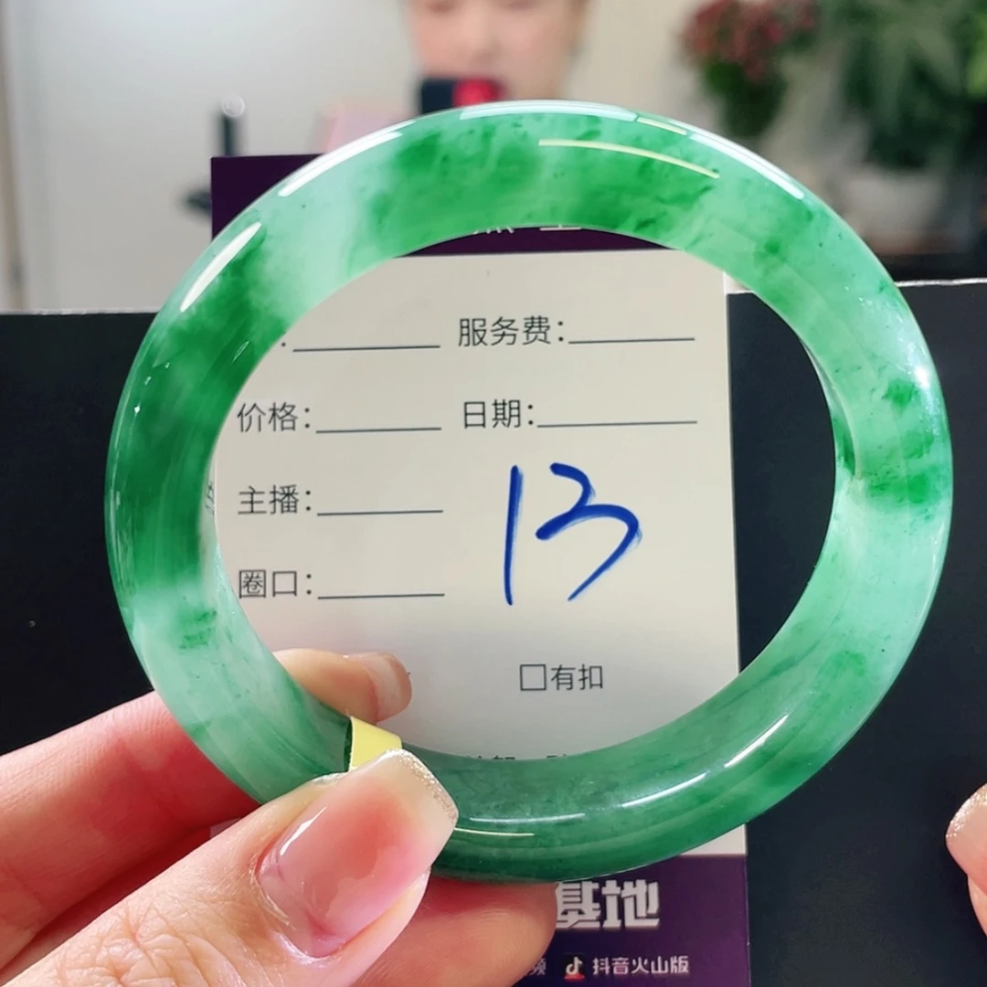 【闪购商品】未镶嵌手镯石英质玉