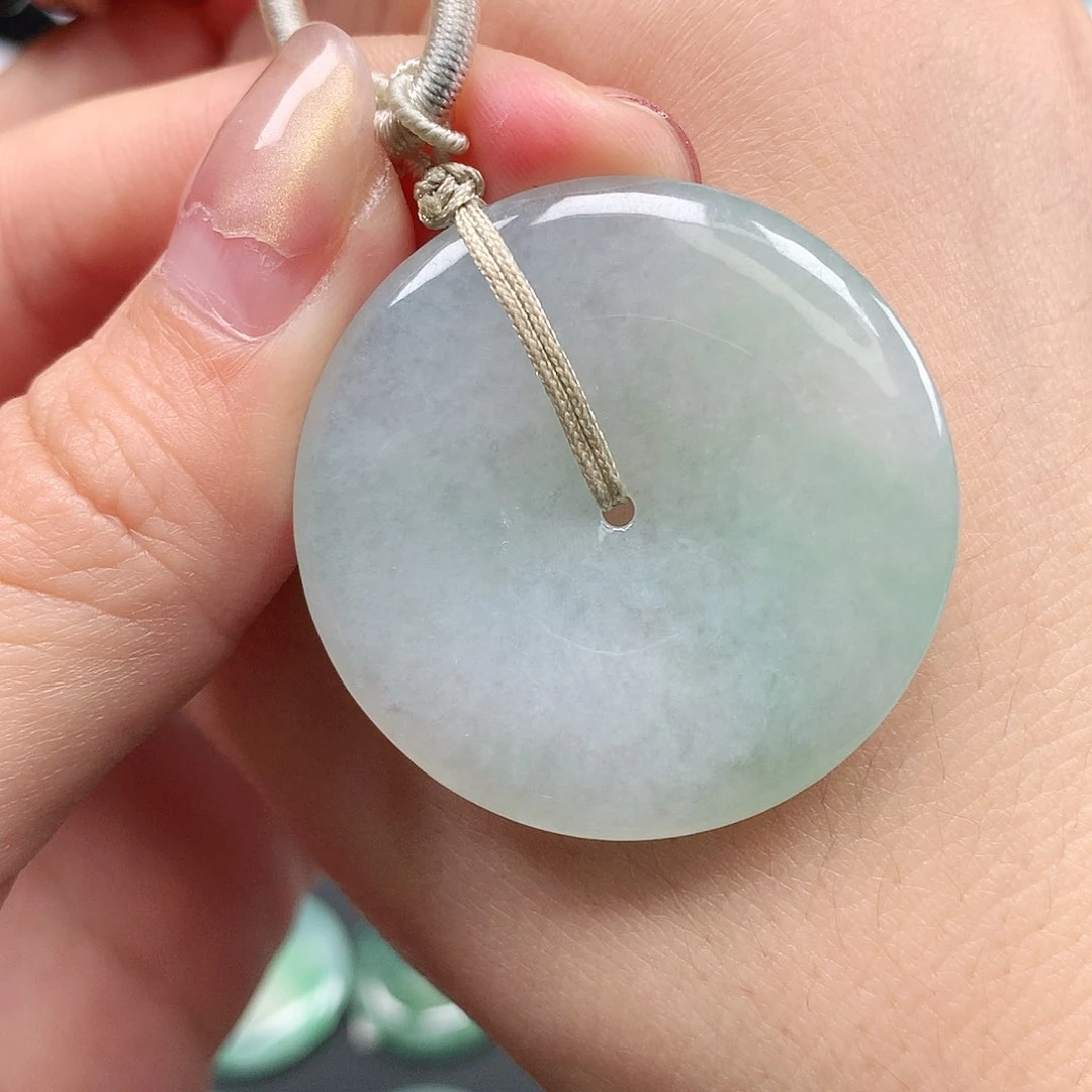 翡翠颈饰未镶嵌平安