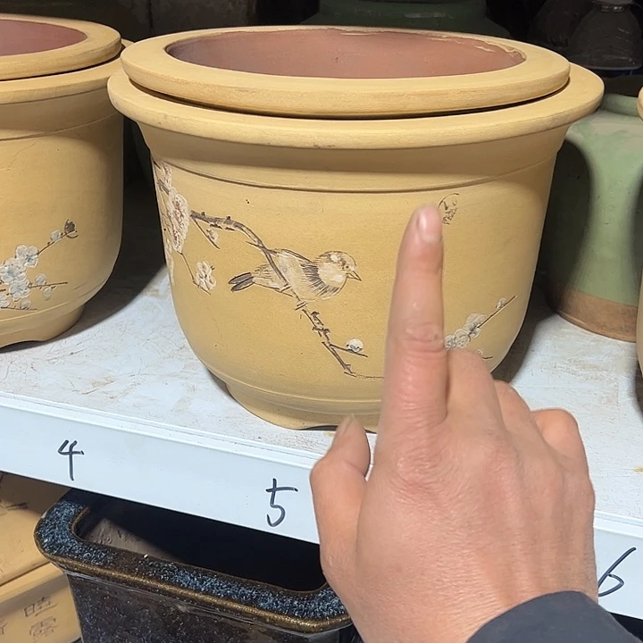 品相完整，陶瓷制品