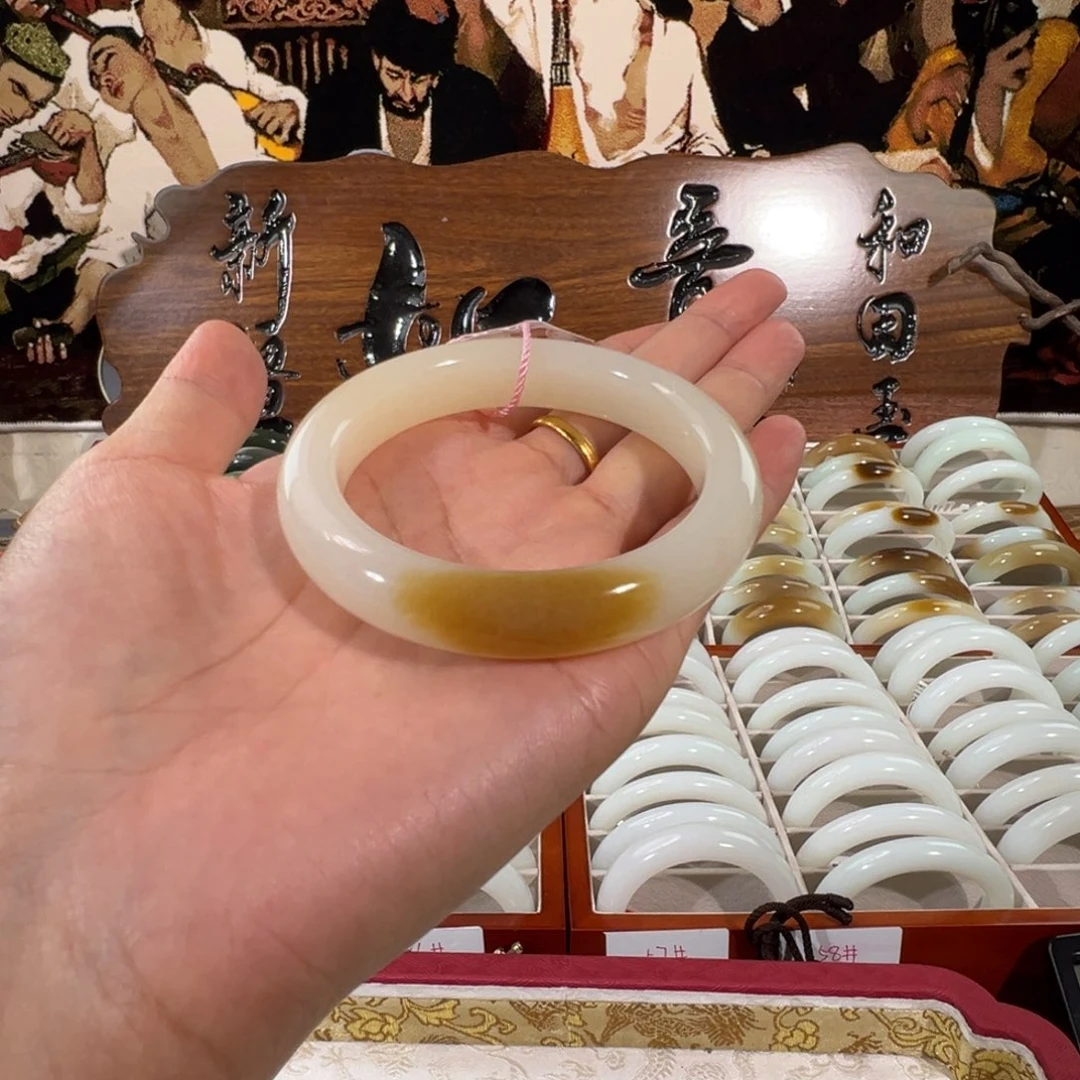 和田玉（糖玉）未镶嵌手镯