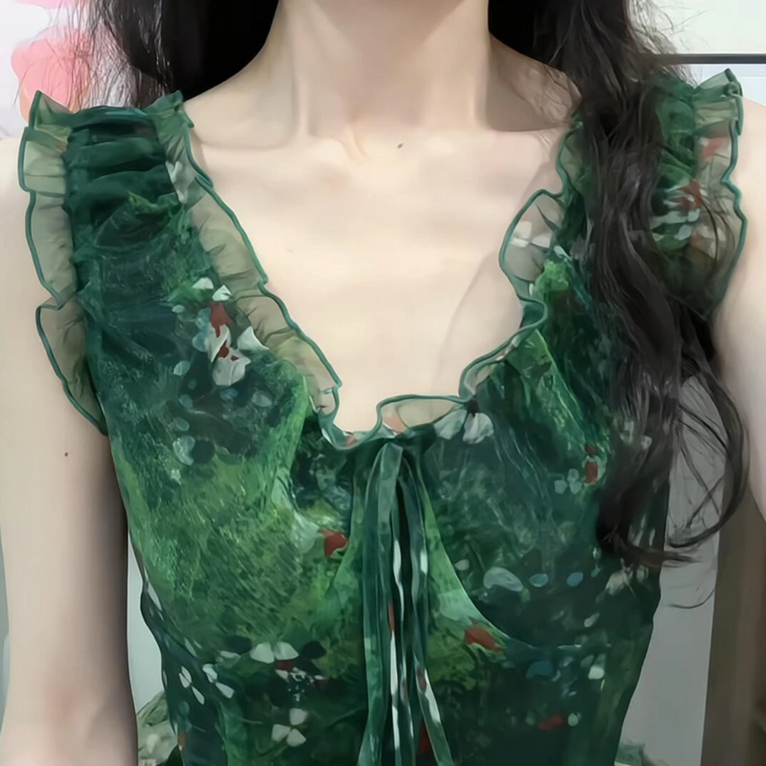 2025新款复古绿色木耳边v领碎花连衣裙子女夏季收腰法式花苞短裙