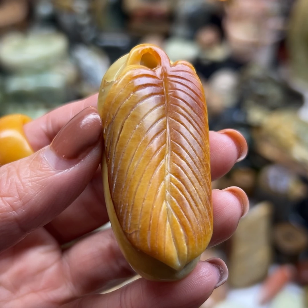 岫玉未镶嵌颈饰辽阳花玉叶子有瑕