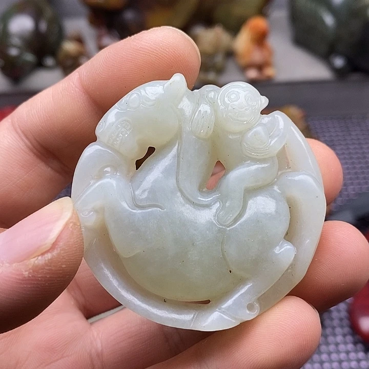 未镶嵌蛇纹石玉颈饰