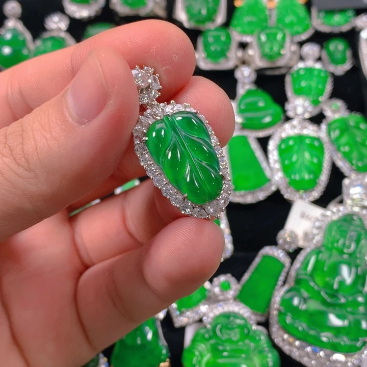 翡翠颈饰银S925镶嵌叶子