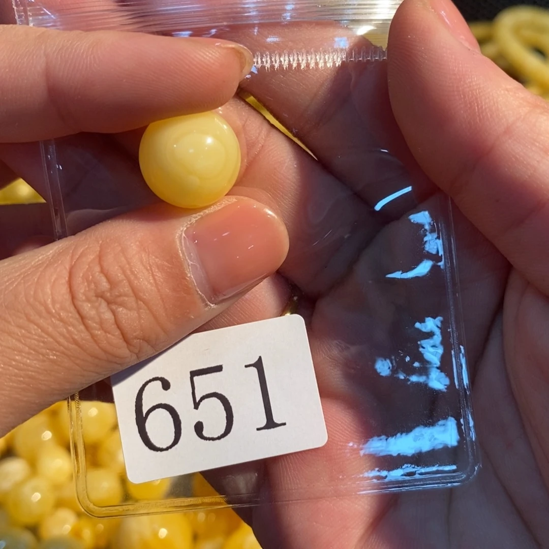 未镶嵌琥珀珠宝奇石651