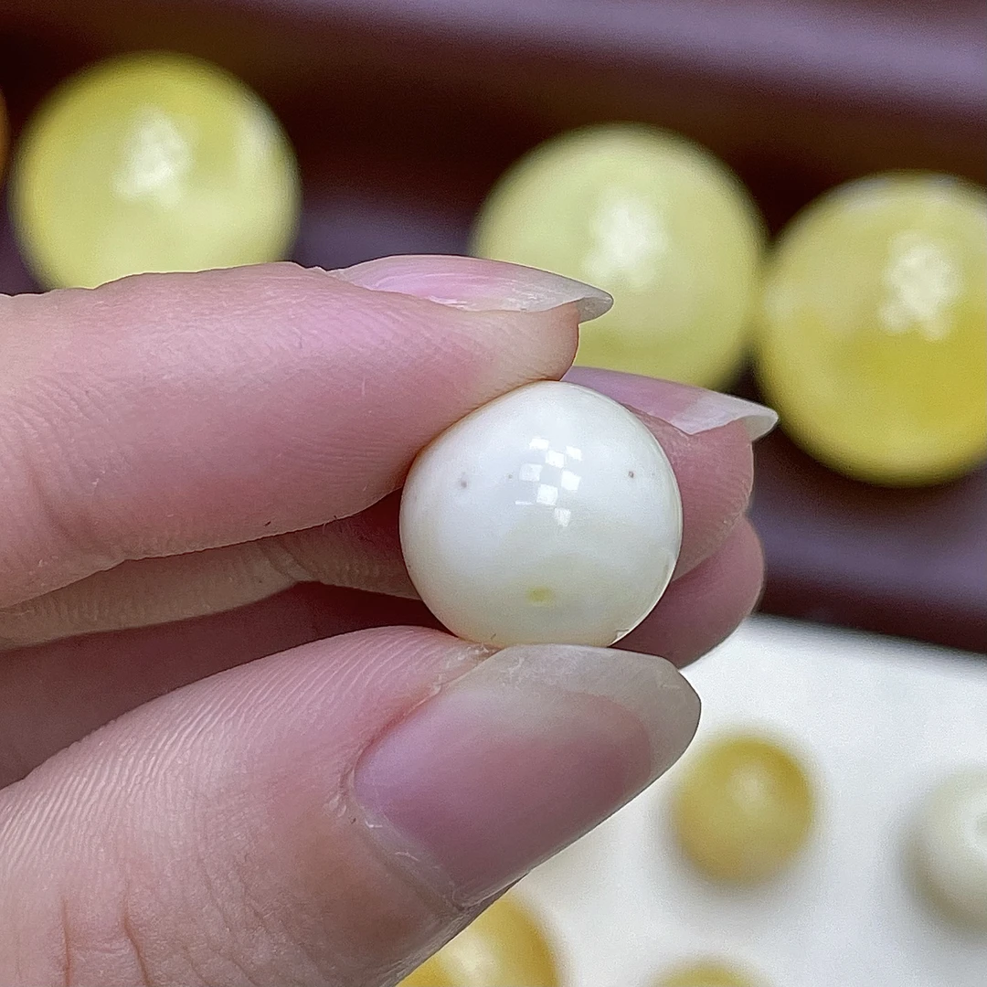 12.3mm瑕.翠鼎阁珠宝·天然原矿蜜蜡 A17