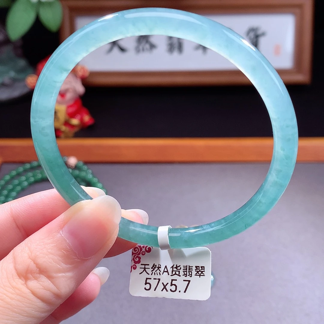 未镶嵌手镯（圆镯）翡翠